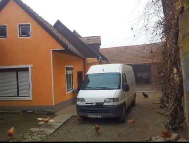 Casă individuală de vânzare curte și gradină suprafață 1500mp