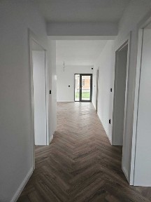 Casa moderna de vanzare la cheie!