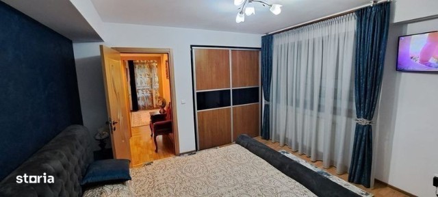 Vând apartament 3 camere zona Letea