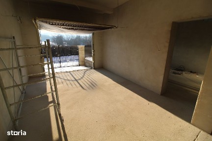 Vând casă P+E+M în Răcăștia, la 3 km de Hunedoara, teren 833mp.