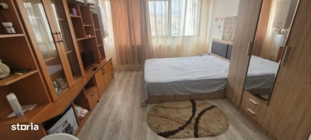 Garsoniera de vanzare in Onesti, zona de jos, etaj 1.
