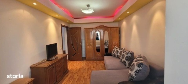 Apartament 2 camere Onesti, zona de jos, 60 mp.