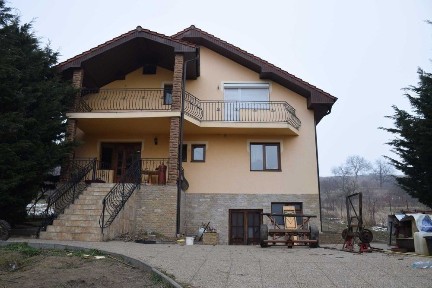 De vanzare casa +teren 3200 Mp Uileacu de Munte
