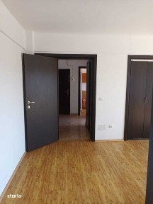 Vand apartament 3 camere, etaj 4/5, Slatina, strada Eugen Ionescu