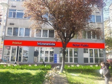 Vand spatiu cu chiriasi pe termen lung,piata Rogerius, Oradea, vad bun