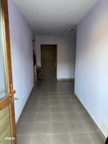 Casa de vanzare la rosu