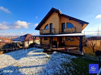 De vanzare casa cu etaj, 1.040 teren, garaj, in Unirii