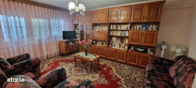 Vind apartament 4 camere et 4 din 4