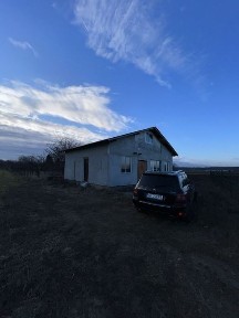 Vand casa la rosu