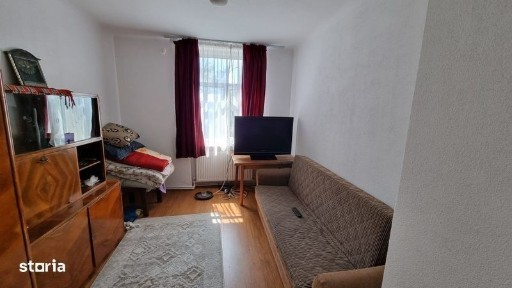 Apartament 2 camere Onesti, zona de sus, decomandat.