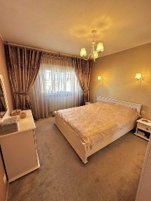 Vand apartament 3 camere, bucatarie 28mp