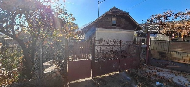 Vand casa sat Dealu Mare, com Buciumeni, jud. Dambovita