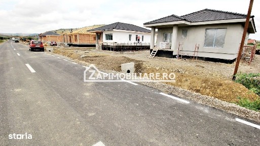 Casă 4 cam,2 băi,terasă acoperită, 500mp.teren,gard,pavaj.