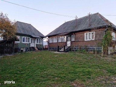 Casa din lemn + teren intravilan si extravilan
