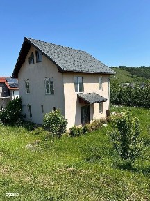 Casa recent renovata in Campenesti