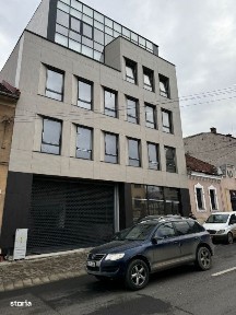 Spatiu comercial 1000mp 8 garaje si 6 parcari Zona Casa de Cultura a S
