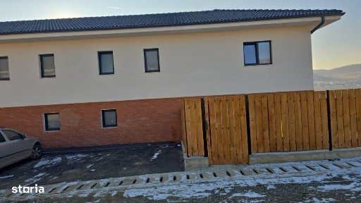 Duplex de vanzare, 4 camere, 120mp, 330mp teren, parcare,zona Chinteni