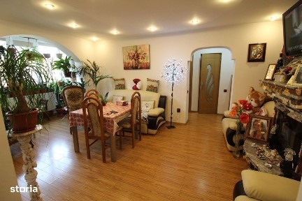 Vând apartament 2 camere în Hunedoara, zona Micro4-Stadion, 46mp