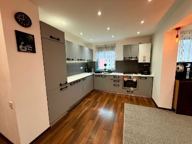 Apartament 3 camere, 68mp, 4/4 + beci curat 13mp