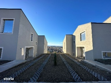 Casa cuplata noua de inchiriat cu gradina si panorama spre Cluj