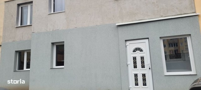 Închiriez apartament