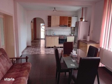 Inchiriez apartament la casa, etajul 1 str. Avram Iancu