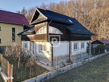 Casa de vacanta spatioasa de vanzare 6 dormitoare in Gura Humorului