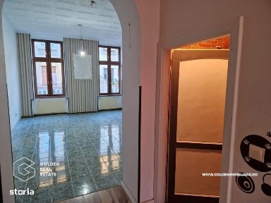 Apartament 3 camere renovat, ultracentral, etaj 3, cladirea Catedralei