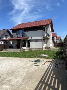 Casa individuala, Izvor