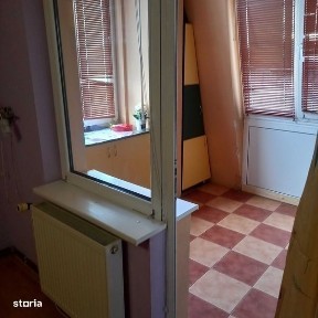 Vand apartament 3 camere,etajul IV