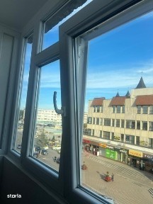 Vând apartament 4 camere