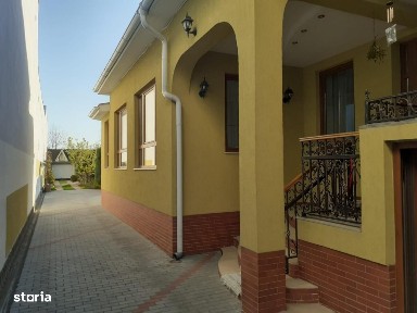 Casa cu arhitectura deosebita,300 mp,teren 800 mp,zona SEMICENTRAL