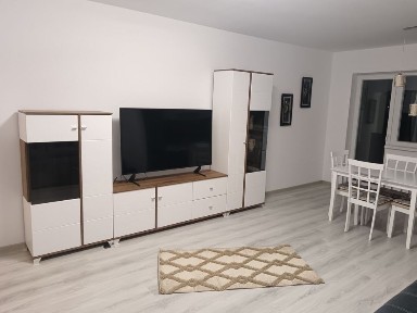 Inchiriez garsoniera-studio cu loc de parcare