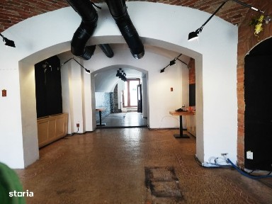 Spatiu comercial + 2 apartamente de vanzare in Piata Mica, Sibiu