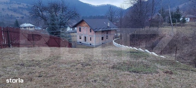 Casa de vanzare la rosu, 5 camere, 464,34 mp, zona Vama, Prisaca Dorne