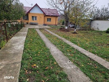 Vand casa, in zona centrala