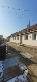 Casa de vanzare Onesti, langa blocuri.