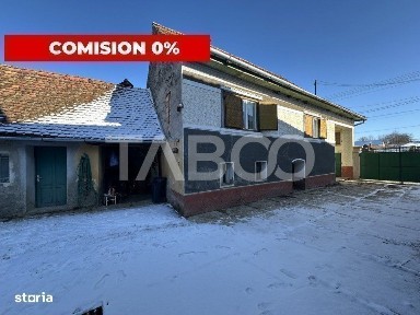 Casa cu potential de investitie 280 mp utili teren liber 2064 Cincu