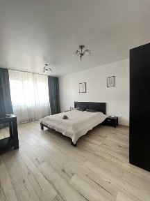 Închiriez apartament 2 camere cu scara interioare