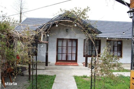 Casa de vacanta si anexe in Stulpicani