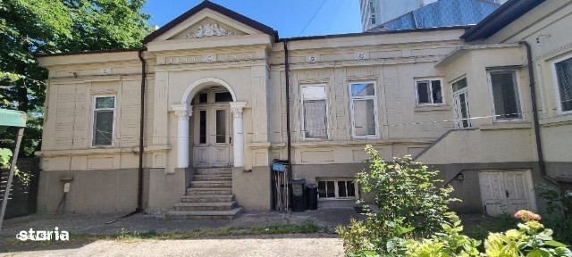 Casa cu 4 camere, curte și facilități complete