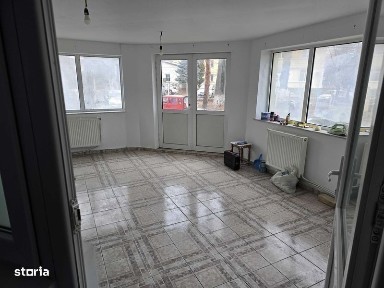 Inchiriez Spatiu Comercial 28 m2 + apt 3 camere 64 mp - Bulevard