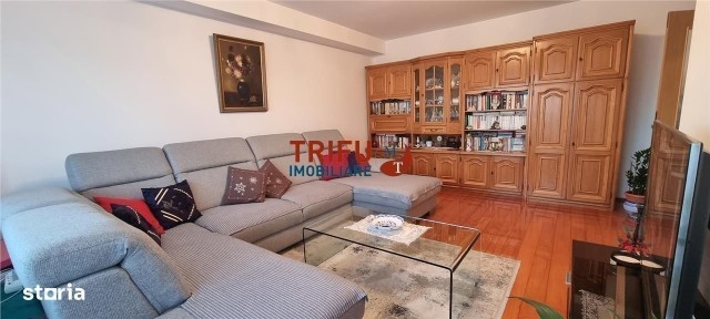 Apartament spatios 2 camere decomandat de vanzare B-dul Transilvaniei