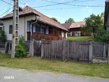 Vand casa cu teren la tara, intr-o zona deosebita