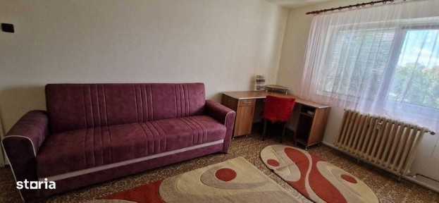 Proprietar inchiriez apartament cu 3 camere, zona piata Rogerius
