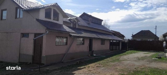 Casa de vanzare 300m2 + Cladire Industriala 160m2 (pe teren de 1700m2)