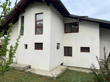 DOUA APARTAMENTE formand un imobil in Prahova (pret per apartament).