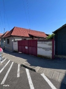 vand casa singur in curte