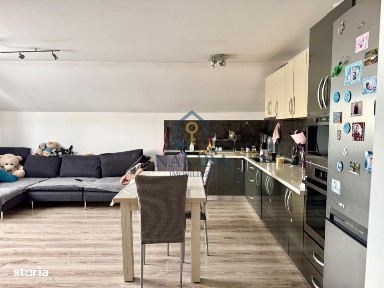 Apartament spatios de vanzare 3 camere Victoriei
