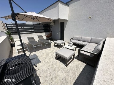 Terasa mare cu Sezlonguri si gratar, apartament cu 2 camere in Mamaia